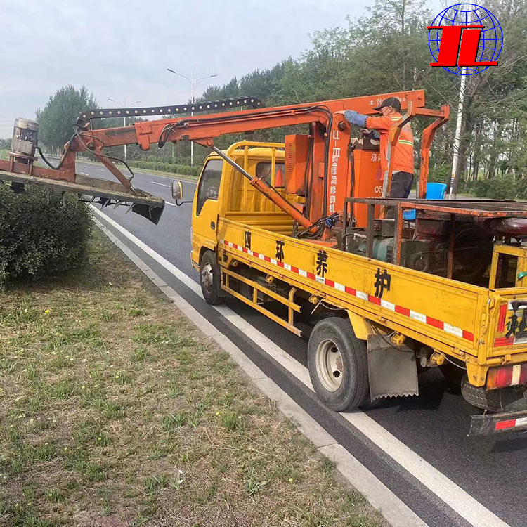 山東高速公路綠籬修剪機其特點是什么？